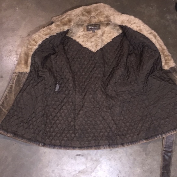 Real leather jacket w faux fur collar - Picture 5 of 8